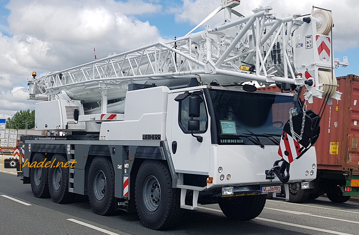 Liebherr LTM 1090-4.2 / SN: 089 384 auf dem Weg nach Australien via Port Kembla