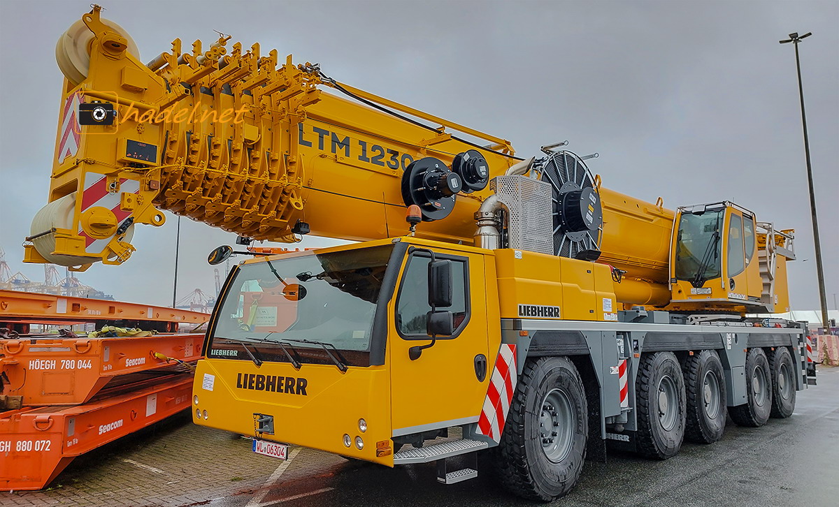 Liebherr LTM 1230-5.1 / SN: 095 682 auf dem Weg nach Korea