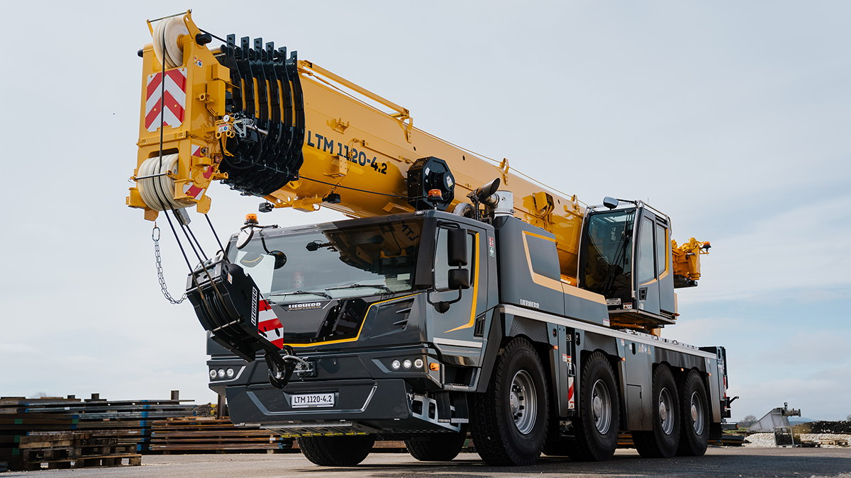 Liebherr-120-Tonnen-Mobilkran mit neuer Steuerung LICCON3